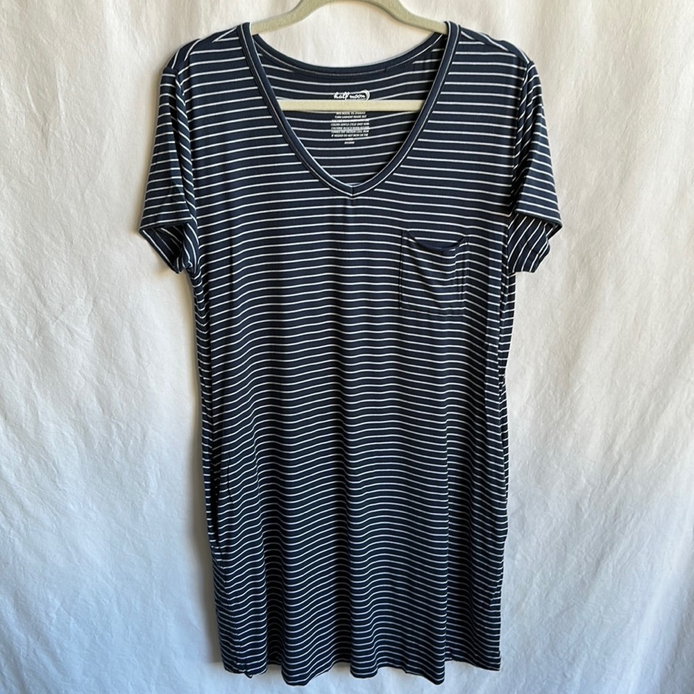 Half Moon V-neck striped T-shirt dress with pockets, size M